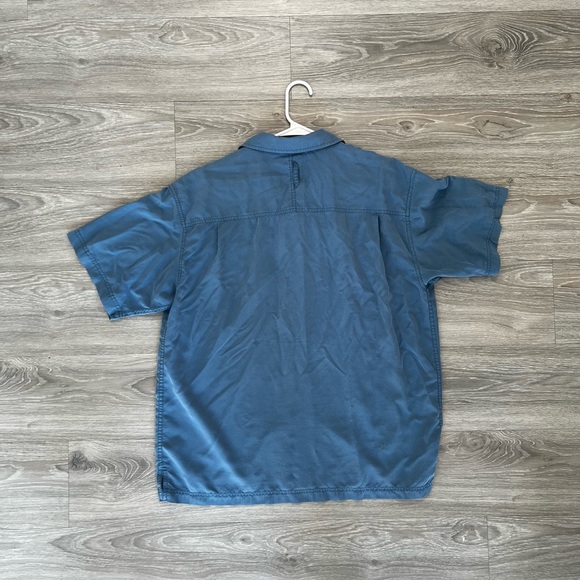 The North Face / L / Lightweight Button Up - Picture 3 of 5